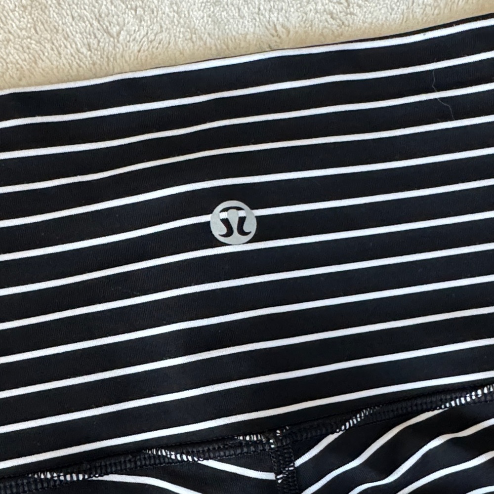Lululemon Black & White Striped Leggings 🖤 - Picture 2 of 5